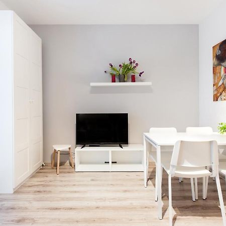 Super Apart Dywizjonu 303 175/8 Apartment Warsaw Bilik gambar