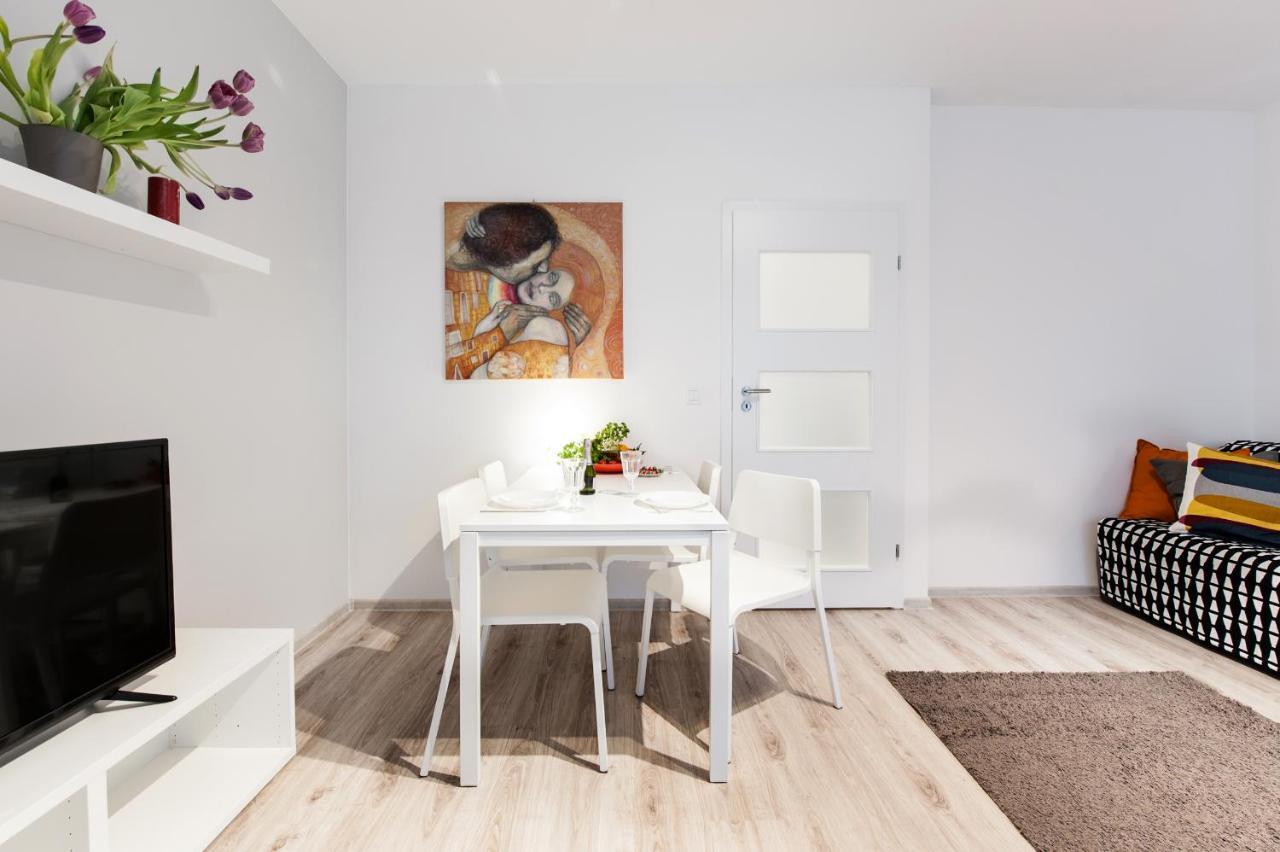 Super Apart Dywizjonu 303 175/8 Apartment Warsaw Bilik gambar